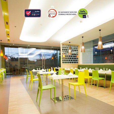 Zest Jemursari By Swiss-Belhotel International Surabaya Exterior photo