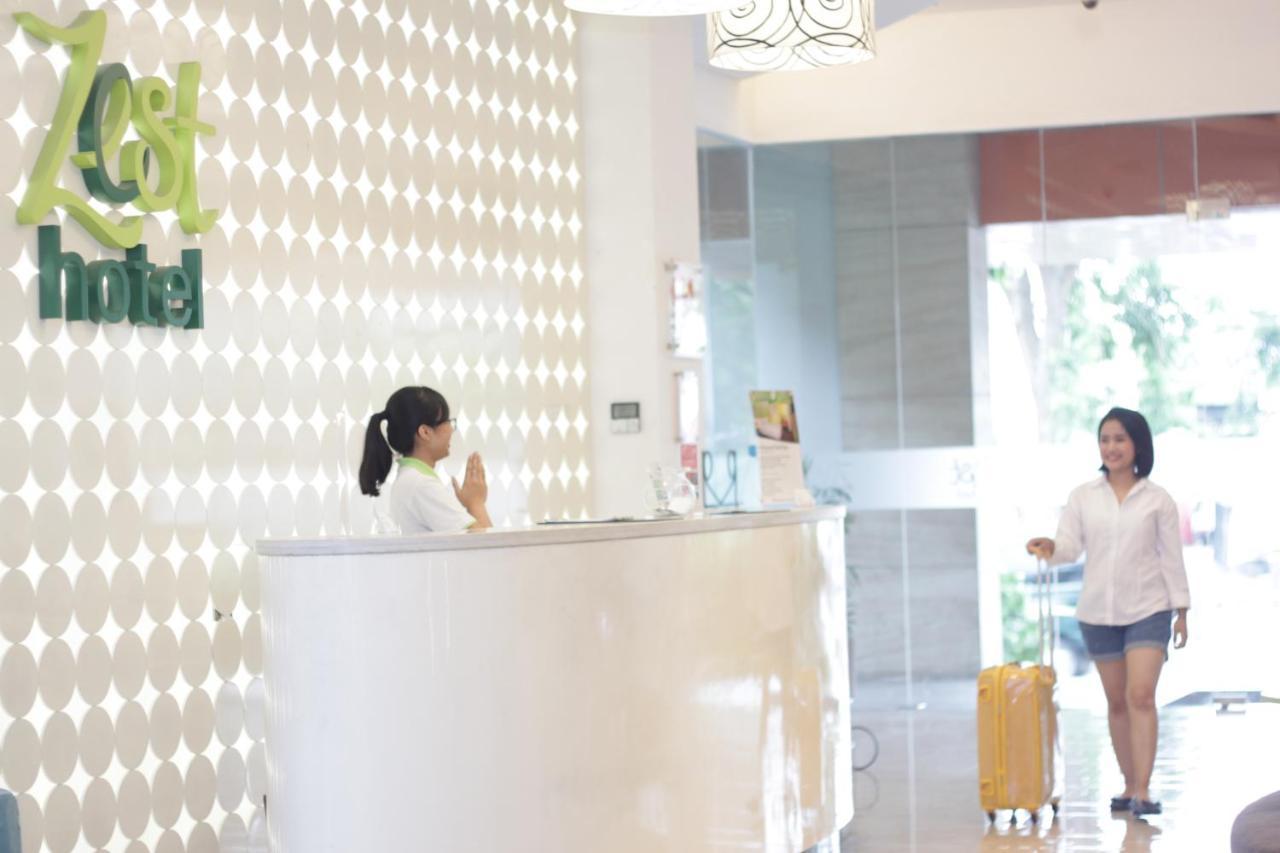 Zest Jemursari By Swiss-Belhotel International Surabaya Exterior photo