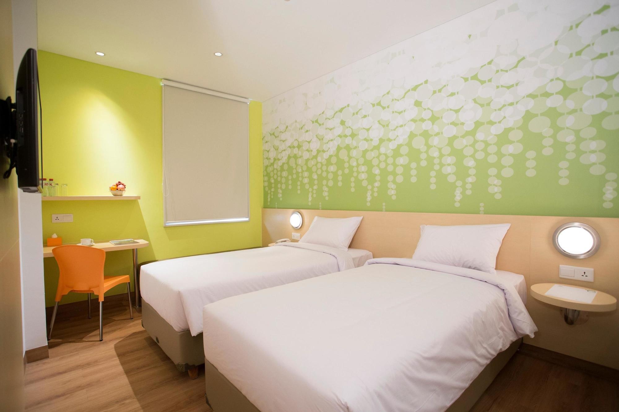 Zest Jemursari By Swiss-Belhotel International Surabaya Exterior photo