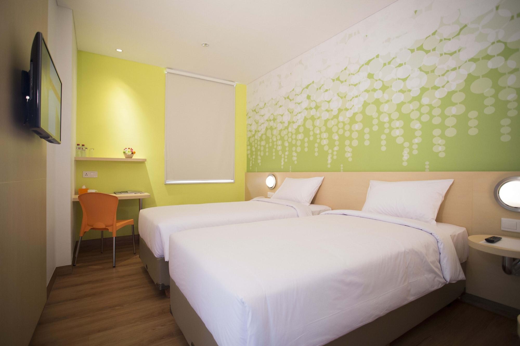 Zest Jemursari By Swiss-Belhotel International Surabaya Exterior photo