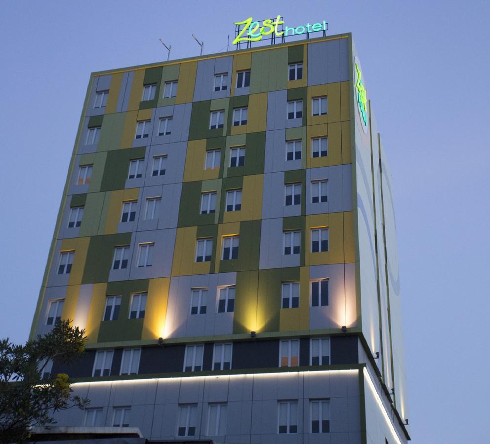 Zest Jemursari By Swiss-Belhotel International Surabaya Exterior photo