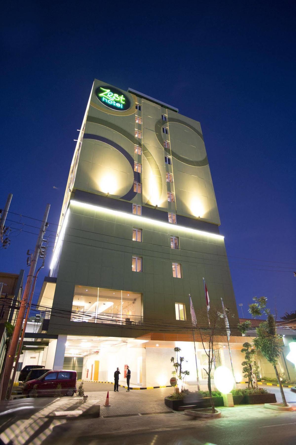 Zest Jemursari By Swiss-Belhotel International Surabaya Exterior photo