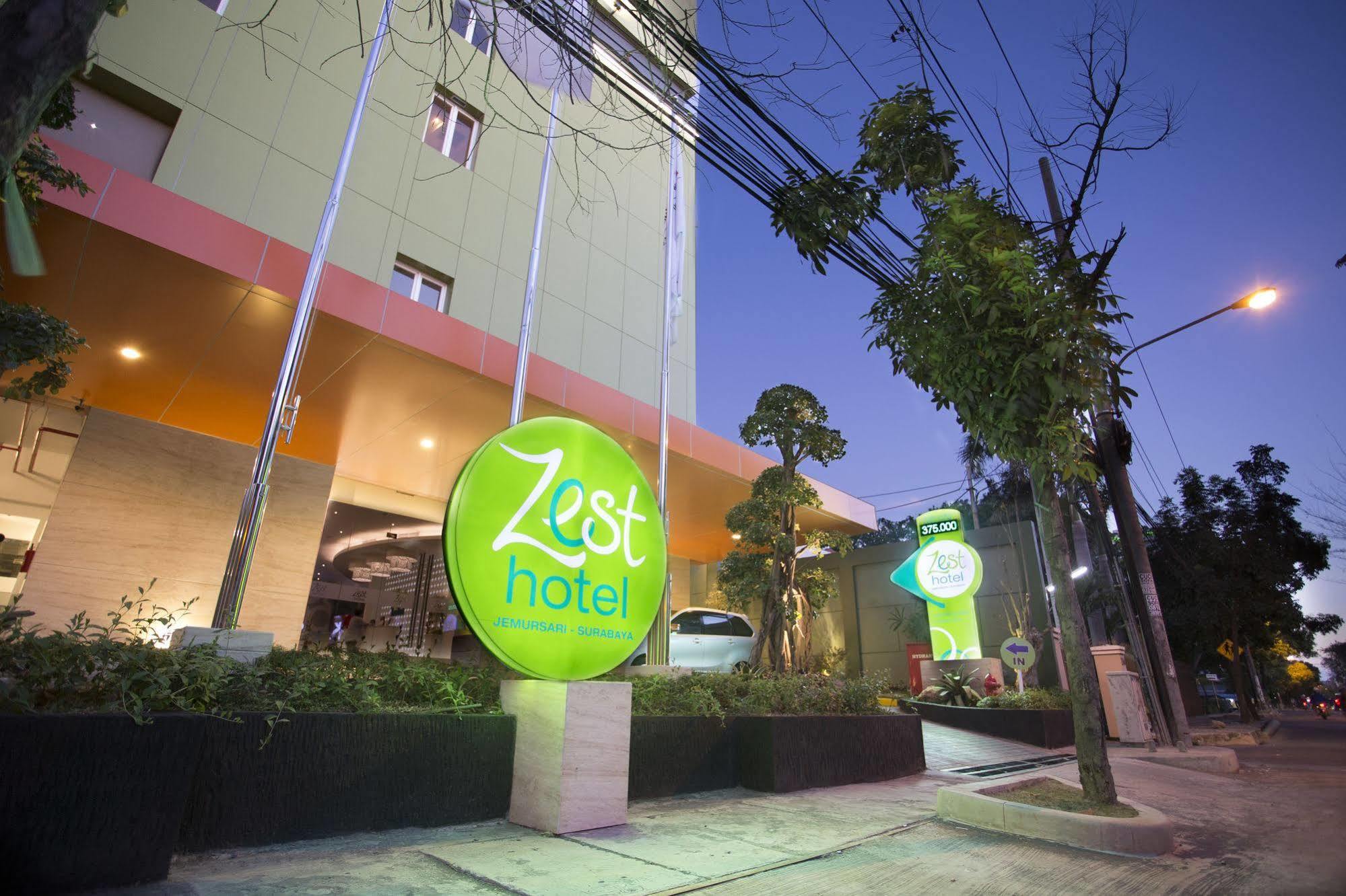 Zest Jemursari By Swiss-Belhotel International Surabaya Exterior photo