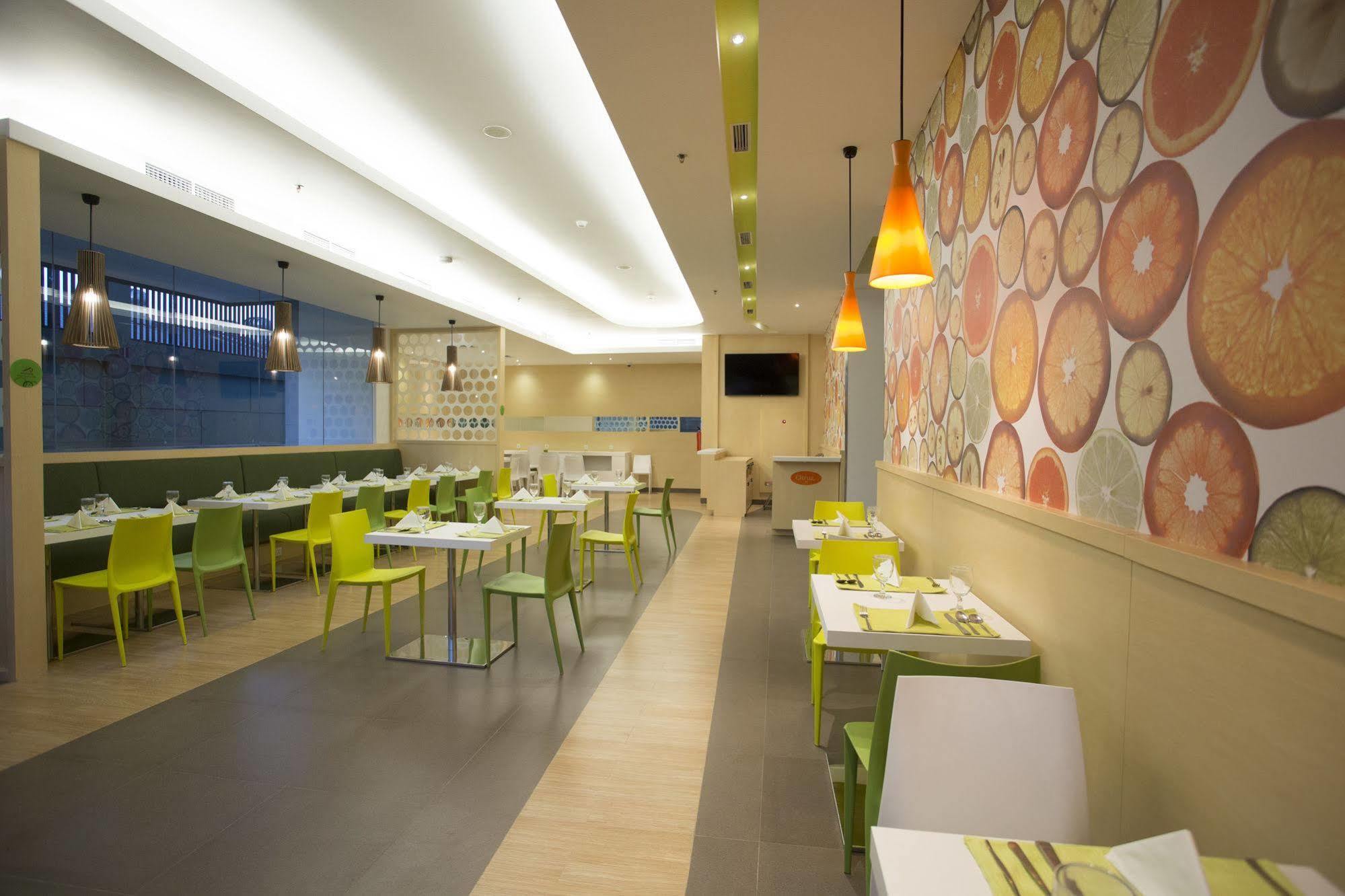 Zest Jemursari By Swiss-Belhotel International Surabaya Exterior photo